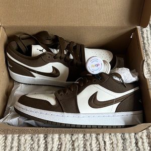 Air Jordan 1s Low - Light Olive / White